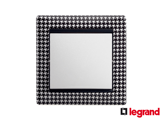 Електрофурнітура Legrand Valena Classic