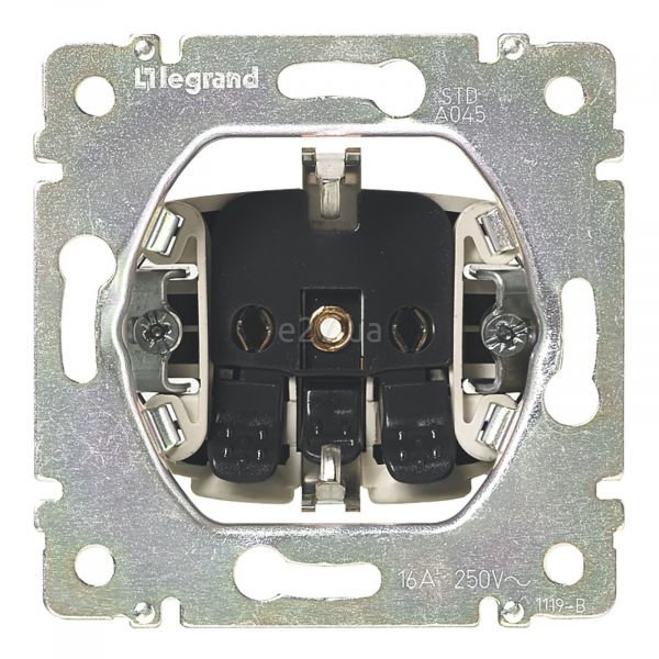 Розетка 220В Legrand 774222 Valena Classic