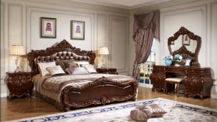 Класичні спальні з ліжковими світильниками