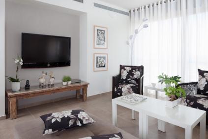 Черно-белый цветочный принт в декоре