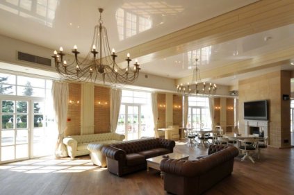 Классические люстры в натяжных потолках